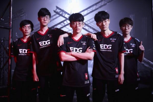 LOL:大亂鬥必出裝備誕生!一波團戰兩個大,這誰頂得住 LOL:大亂鬥必出裝備誕生!一波團戰兩個大,這誰頂得住