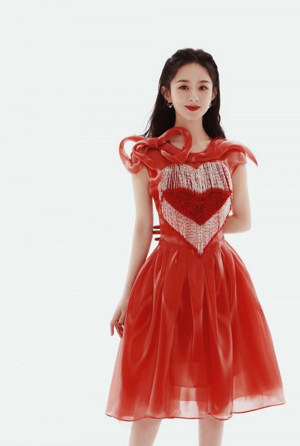 趙麗穎成春晚大贏家，再穿國貨美成&OpenCurlyDoubleQuote;央視臉&rdquo;，新造型徹底封神
