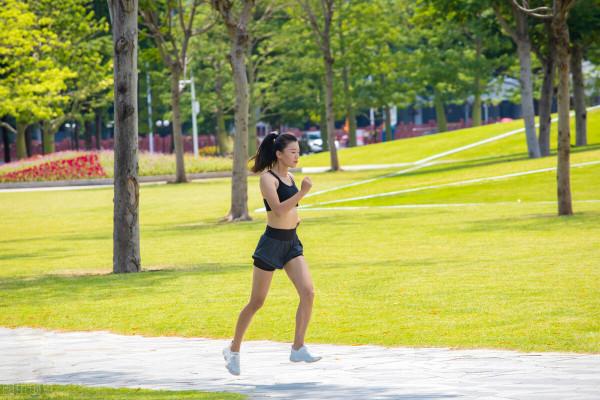 清晨去跑步,鍛鍊身體 清晨去跑步,鍛鍊身體