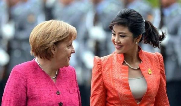 英拉30年魅力不倒：曾讓奧巴馬移不開眼，深情對視，普京忘了握手