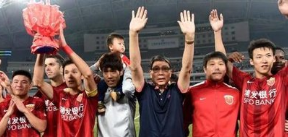 17輪出場僅8分鐘,昔日本土第一鐵腰慘遭萊科棄用,淪為上港擺設 17輪出場僅8分鐘,昔日本土第一鐵腰慘遭萊科棄用,淪為上港擺設