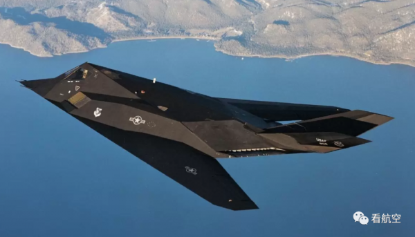 蘇-57將換裝扁平發動機噴口，俄羅斯或已取得關鍵突破