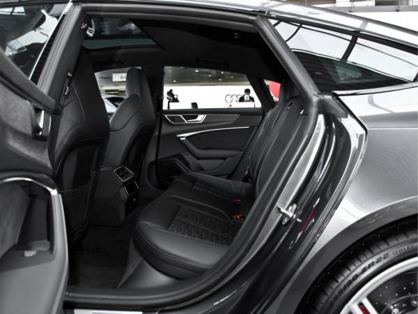 原裝進口大V8，四驅帶後限滑，超5米的豪華車，實拍奧迪RS 7