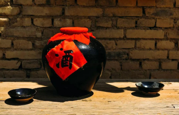 貨架上3種“光瓶白酒”,看著不上檔次,卻都是真正的純糧酒 貨架上3種“光瓶白酒”,看著不上檔次,卻都是真正的純糧酒