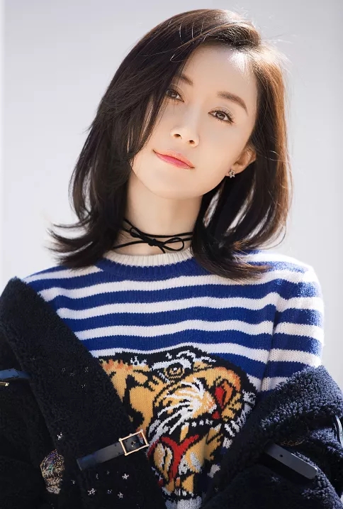 舒暢直播，榮登帶貨榜單榜首，沒想到做主播的她也如此優秀