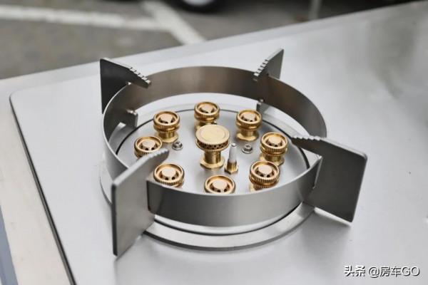 房車中的“陸地巡洋艦”，霸氣外形車內精緻，黑系HQ21實拍評測