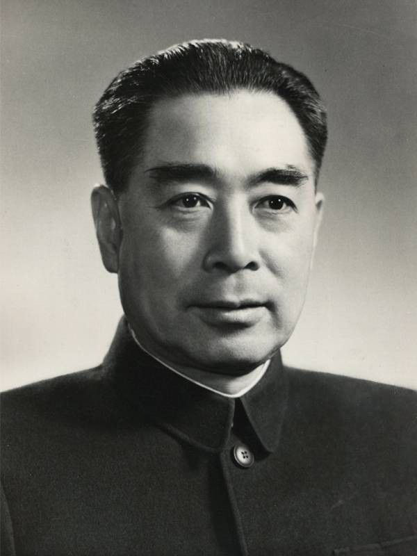 1964年10月13日,我國第一顆原子彈爆炸前三天,戈壁中出現了國軍 1964年10月13日,我國第一顆原子彈爆炸前三天,戈壁中出現了國軍