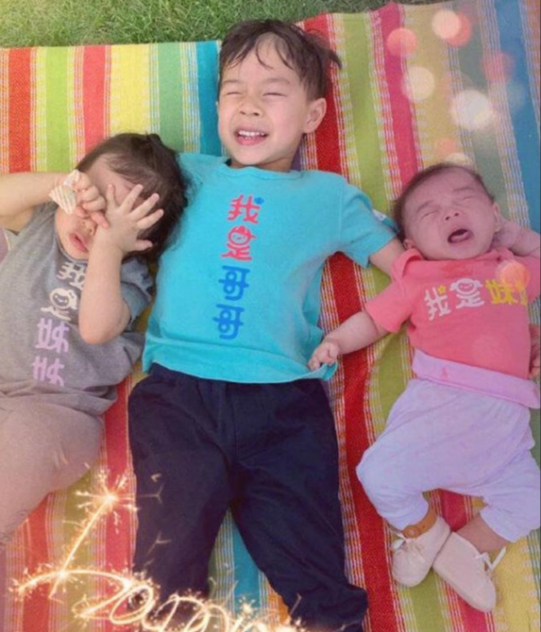 3歲霍中怡長開了,大眼睛酷似奶奶長得不像媽,差點被當成霍中妍 3歲霍中怡長開了,大眼睛酷似奶奶長得不像媽,差點被當成霍中妍