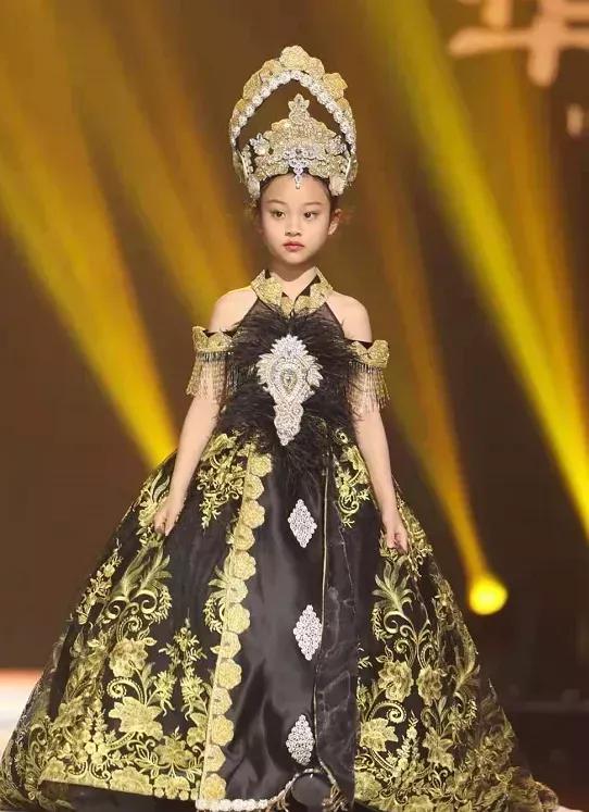 8歲甜馨遭暴力辱罵：長大又是做頭髮的料