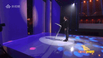 “十九年前,他幫我磨了一把剪刀。” “十九年前,他幫我磨了一把剪刀。”