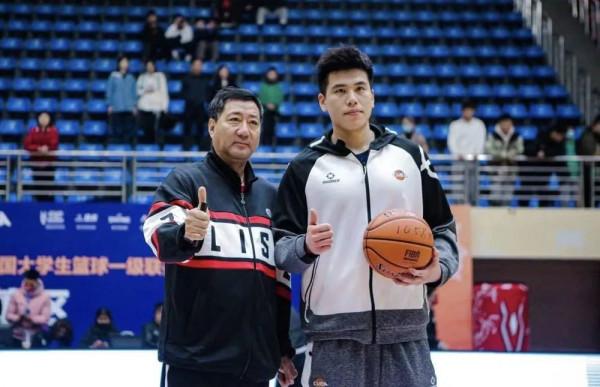 湖南籃球迷心碎！CUBA得分王遇冷，中南無冕之王前景難測？