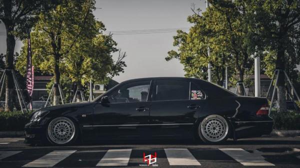 從修理廠到婚姻殿堂，夫妻共同打造低趴雷克薩斯LS430