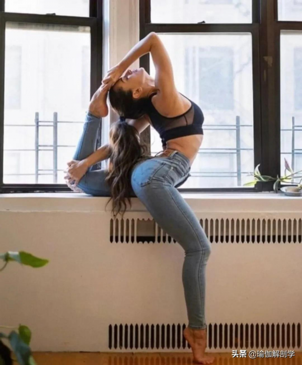 “千年老肩”的你，要多練這8個瑜伽開肩動作，越練肩膀越靈活