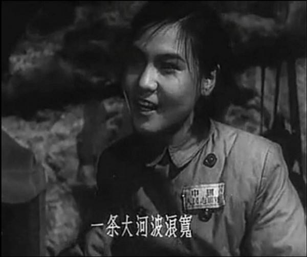 比《水門橋》震撼百倍的《上甘嶺》只有5位演員在世，她去了美國