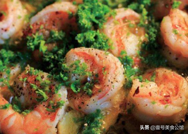 西班牙風味的蒜香燜蝦，鮮辣又解饞，營養又好吃，家人特喜歡