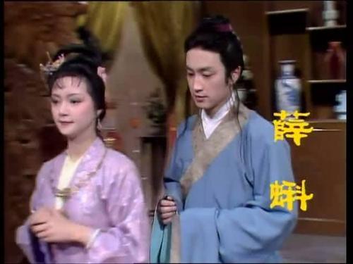 《紅樓夢》李紈寡嬸為何帶倆女兒進賈府？作者派她來教薛姨媽做人