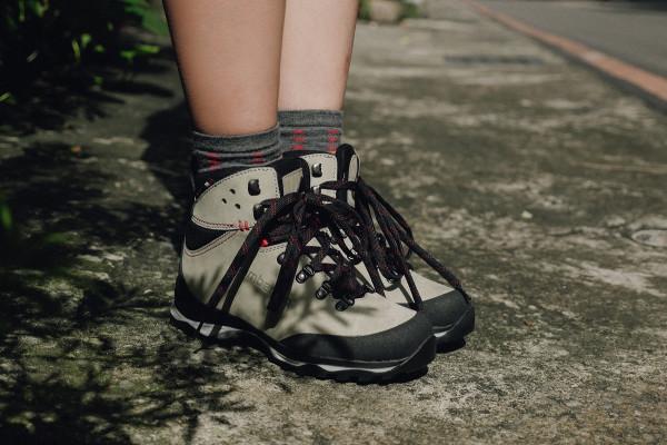 推薦爬山、日常穿搭都適合的11款女登山鞋，從此可以美美地爬山了