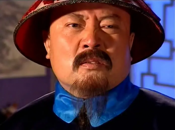 虎落平陽被犬欺負，紀曉嵐英雄救美卻遭毒打，貪官竟不知活到頭了