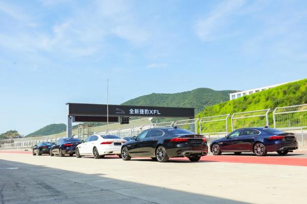 開著一臺豪華中大型轎車上賽道，我直呼&OpenCurlyDoubleQuote;刺激&rdquo;