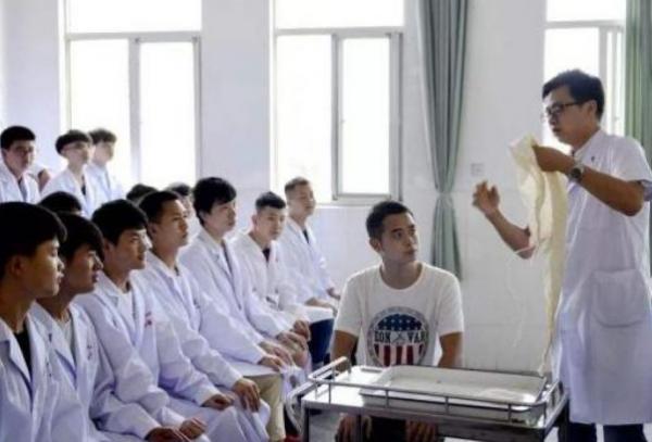 “三無”家庭出身的學生,儘量別報考醫學專業,畢業可能很難就業 “三無”家庭出身的學生,儘量別報考醫學專業,畢業可能很難就業