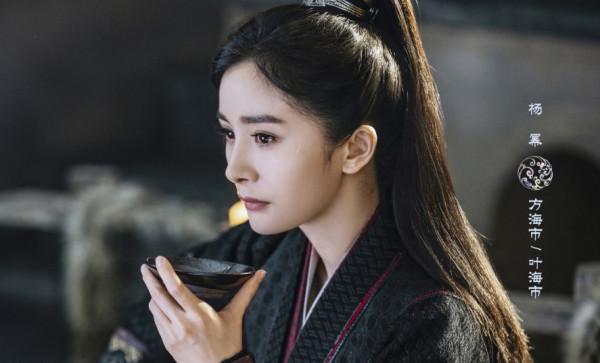 楊冪新劇預計Q4上線，與陳偉霆強強聯合，顏值卻被女二“吊打”