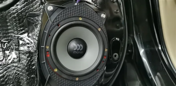 豐田漢蘭達音響改裝摩雷柯蕾602兩分頻,聲音勁道有力 豐田漢蘭達音響改裝摩雷柯蕾602兩分頻,聲音勁道有力