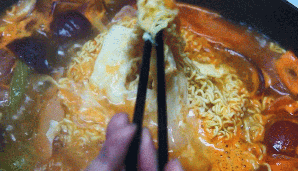 輕鬆控溫,全家共享:利仁多功能分體式電火鍋體驗 輕鬆控溫,全家共享:利仁多功能分體式電火鍋體驗