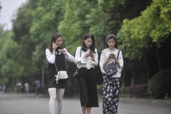 這位“白髮蒼蒼”的教授被女學生控訴,聊天記錄曝光,校方回應了 這位“白髮蒼蒼”的教授被女學生控訴,聊天記錄曝光,校方回應了