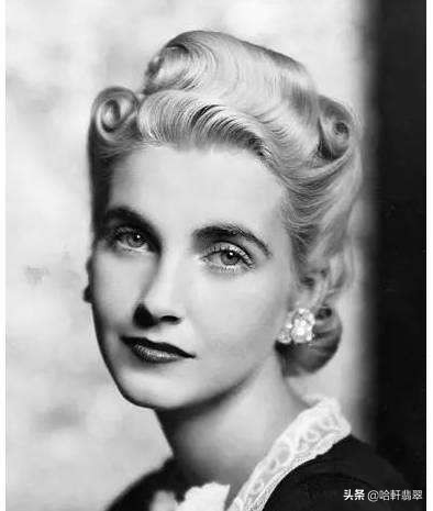 宋美齡價值過億的麻花手鐲與芭芭拉翡翠珠鏈,竟出自同1塊料子? 宋美齡價值過億的麻花手鐲與芭芭拉翡翠珠鏈,竟出自同1塊料子?