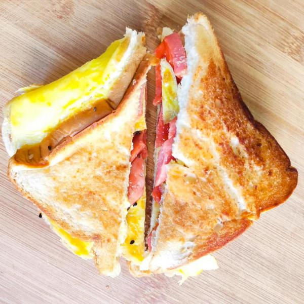 5分鐘搞定，懶人早餐-雞蛋火腿三明治，簡單營養超好吃