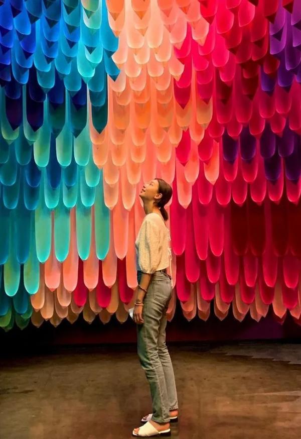 這個被嘲矮的超模火了!一臉硬傷,為啥還被Dior、Prada搶著寵? 這個被嘲矮的超模火了!一臉硬傷,為啥還被Dior、Prada搶著寵?