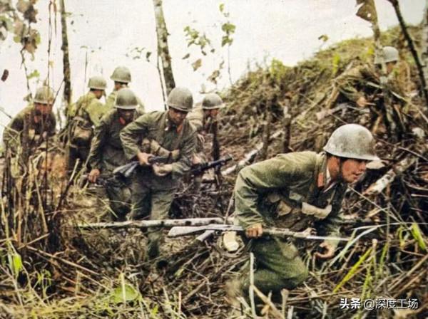 54式為何能取代駁殼槍？54手槍打近戰阻擋：越軍火箭筒手亡命突擊