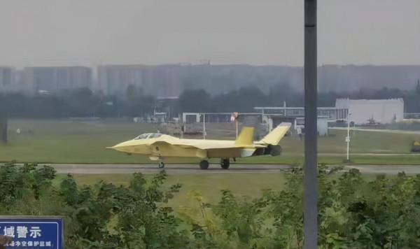 未來可期！中國空軍的2021年：邁入戰略空軍門檻，多款新機型亮相