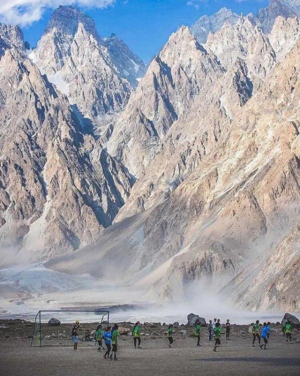 25張活久未見的照片,大白鯊被魚卡住喉嚨,馬吃小雞被雞媽媽發現 25張活久未見的照片,大白鯊被魚卡住喉嚨,馬吃小雞被雞媽媽發現