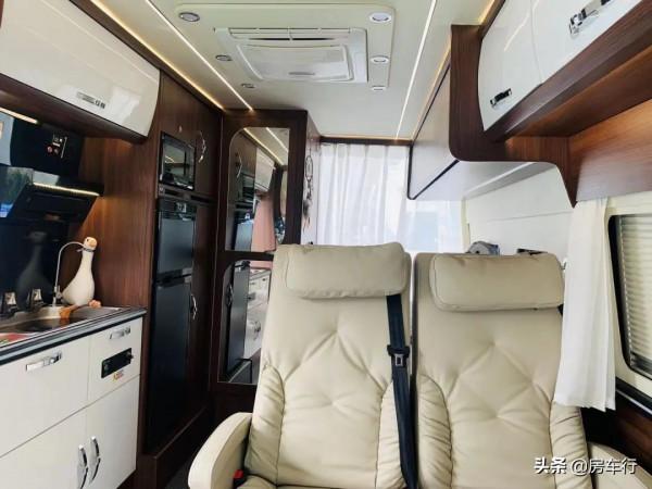 9.24上海房車展:鐵漢子的真柔情,飛翔-鐵C無拓展房車 9.24上海房車展:鐵漢子的真柔情,飛翔-鐵C無拓展房車