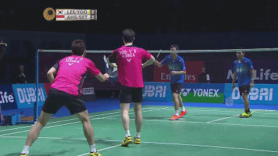 業餘羽毛球雙打實戰對抗,發球後應該如何站位? 業餘羽毛球雙打實戰對抗,發球後應該如何站位?