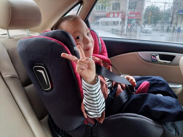 「生活多麼美好」惠爾頓星願兒童安全座椅曬物分享