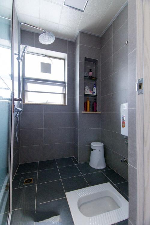 衛生間用蹲便,除了沒那麼高檔,用起來沒毛病啊,為什麼會被嘲笑 衛生間用蹲便,除了沒那麼高檔,用起來沒毛病啊,為什麼會被嘲笑