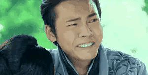 面目猙獰、嘶吼、搖頭晃腦，這些演員把感人的哭戲硬是演成了喜劇