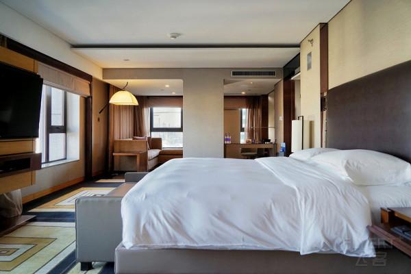 居停順遂，惺惺相“希”——記我與Hilton二〇二一