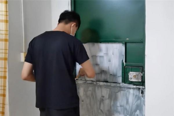 他住進14㎡廉價單間，用千元爆改成ins風，網友：天差地別