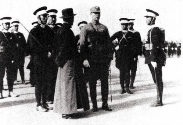 少女遭官兵糟蹋,將軍下令所有人脫褲子,查到真兇後揮淚下令:殺 少女遭官兵糟蹋,將軍下令所有人脫褲子,查到真兇後揮淚下令:殺