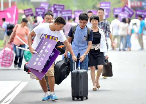想要供一名大學本科生用，4年時間要花多少錢？真實數目有些嚇人