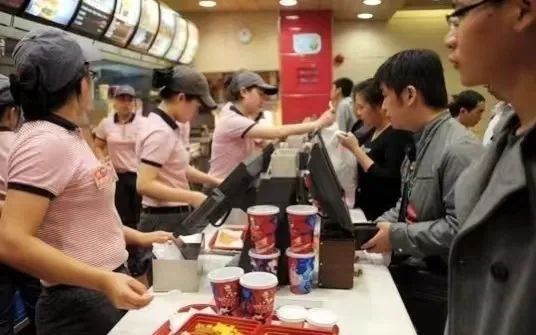 “我在麥當勞做炸雞，被5元漢堡逼瘋了”