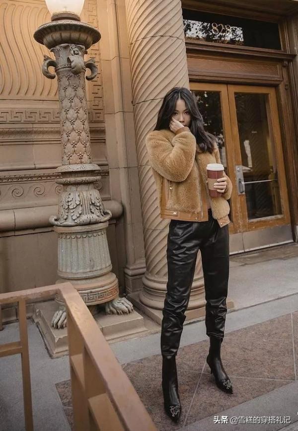 今年火了一種靴子,叫“吸菸靴”,顯瘦顯高,搭大衣風衣都合適 今年火了一種靴子,叫“吸菸靴”,顯瘦顯高,搭大衣風衣都合適