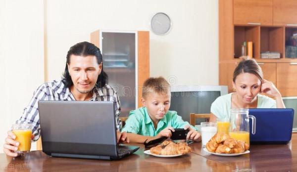 有問題上網搜的父母都會遇到的難題：不同人說的不一樣，聽誰的？