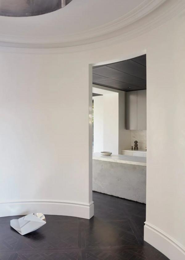 中性灰調中的一抹暖意 / Fiona Lynch 中性灰調中的一抹暖意 / Fiona Lynch