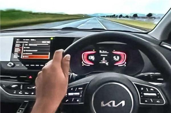 起亞Carens佳樂內飾諜照曝光 將12月16日亮相