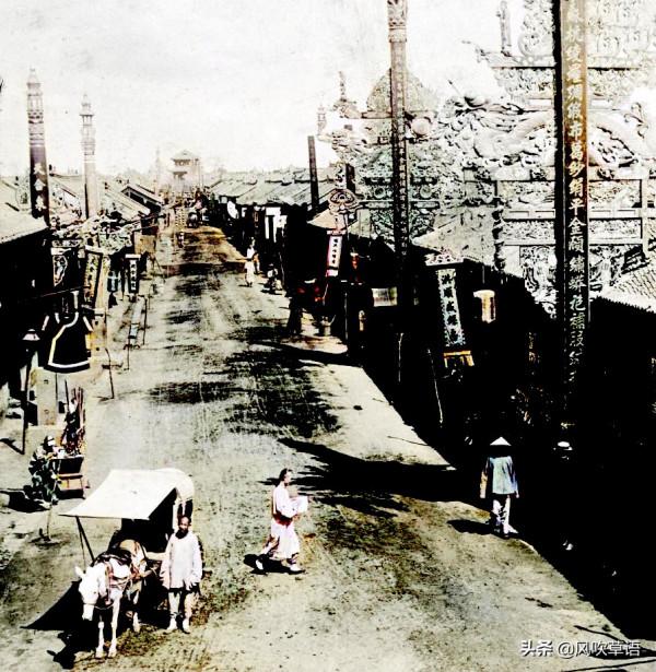 1904年的奉天（今瀋陽）中街，鐘鼓樓邊的街市熱鬧繁華