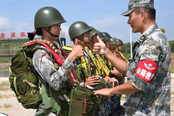 身高175的軍校女神,來自三軍儀仗隊 身高175的軍校女神,來自三軍儀仗隊